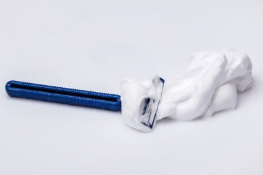 tıraş jilet ve köpük