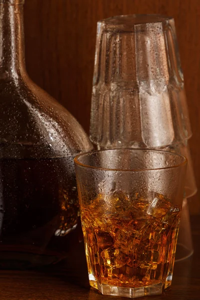 Üveg és üveg whisky — Stock Fotó
