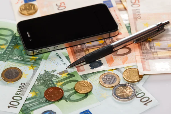 Smart phone and money — Stock Photo, Image
