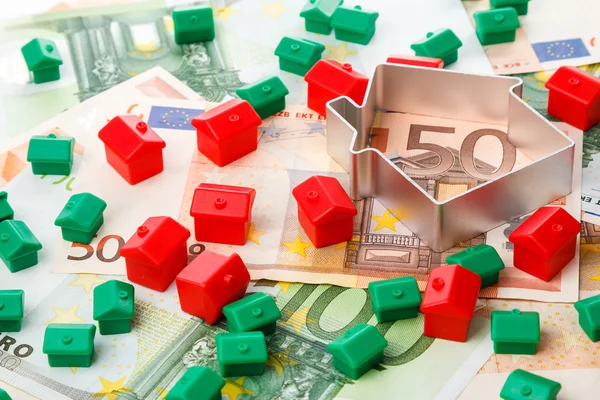 Small toy houses and money — Stock Photo, Image