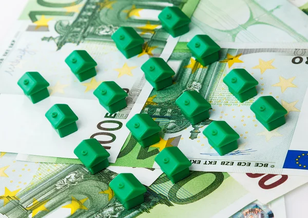 Small toy houses and money — Stock Photo, Image