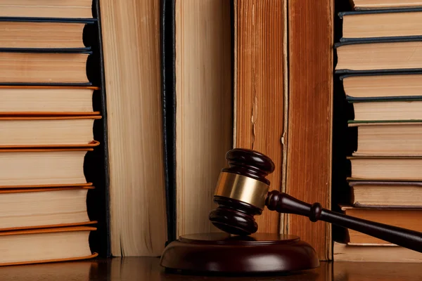 Gavel and books — Stock Photo, Image