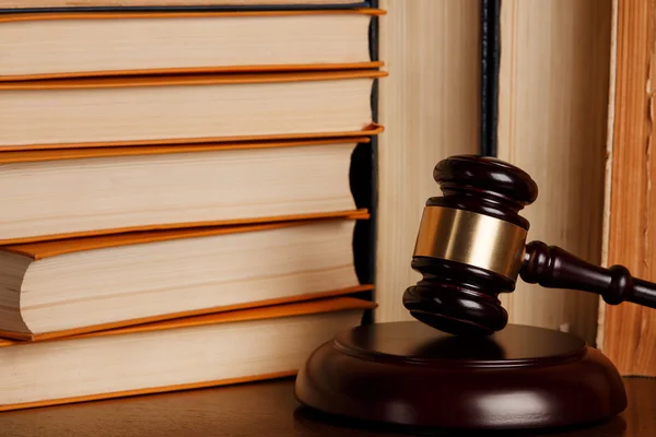 Gavel and books — Stock Photo, Image