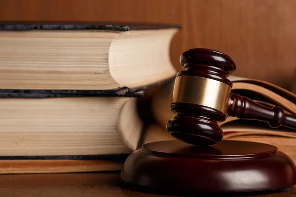 Gavel and books — Stock Photo, Image