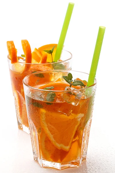Limonada refrescante com laranjas e hortelã — Fotografia de Stock