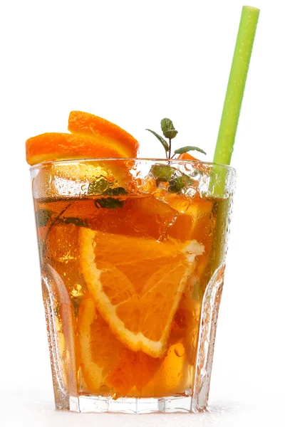 Erfrischende Limonade mit Orangen und Minze — Stockfoto