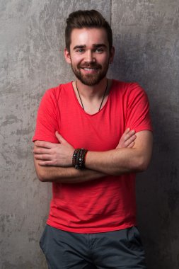 Yakışıklı bir adamın portresi.