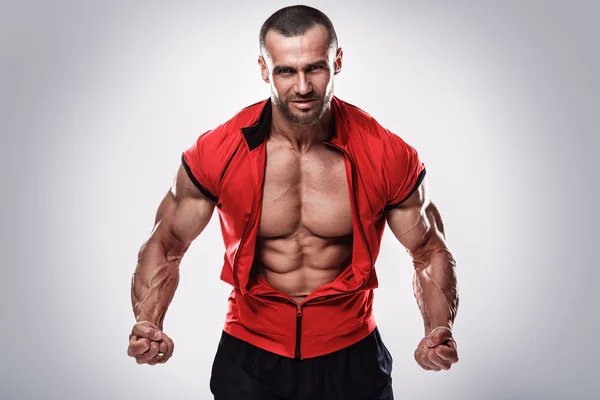Uomo muscoloso in abbigliamento sportivo — Foto Stock