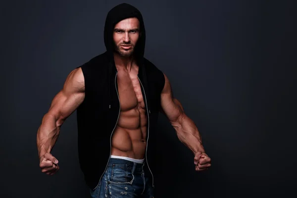 Handsome muscular man posing — Stock Photo, Image