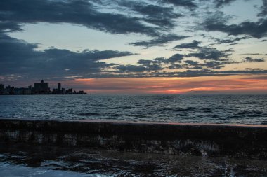 Malecon 'dan Havana' nın Günbatımı Görünümü Skyline
