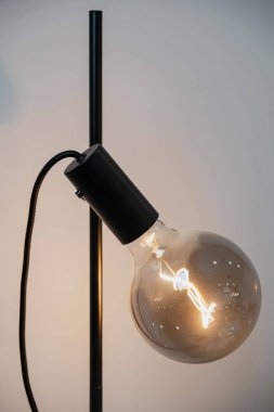 Parlayan Edison Ampullü Modern Lamba.