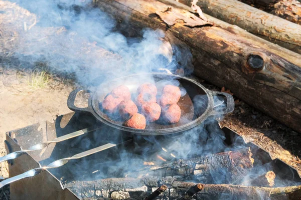 Wegańskie Falafel Gotować Patelni Zewnątrz Kultura Bliskiego Wschodu Ogień Drzewny — Zdjęcie stockowe