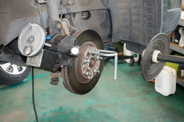 Preparation of the front brake disc of the car to the groove using a special equipment in the car repair shop