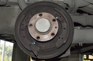 Fren trampeti silinmiş araba park fren mekanizması.