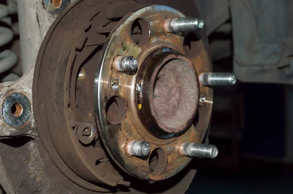 Side view of the broken wheel studs installed in the rear hub of the car