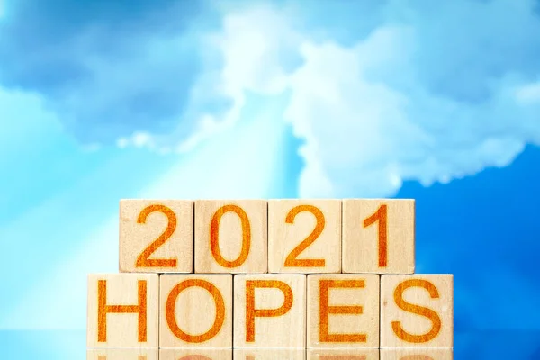 2021 Hoop Houten Blokjes Met Inscriptie 2021 Hoopt Een Hemelse Stockafbeelding