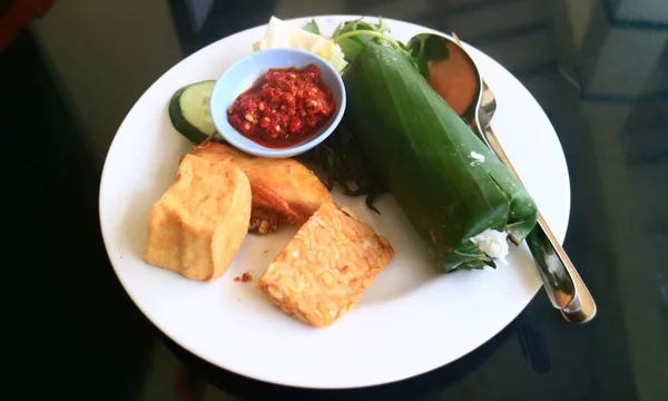 Nasi Timbel Hidangan Panas Indonesia Terdiri Dari Nasi Kukus Yang — Stok Foto