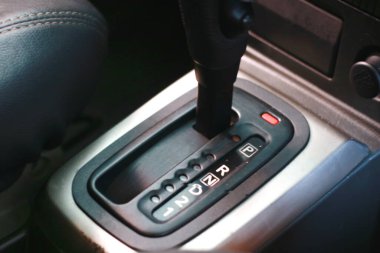 Araçlarda veya araçlarda otomatik iletim.