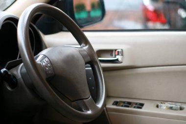 Aracın direksiyon sistemi.                     