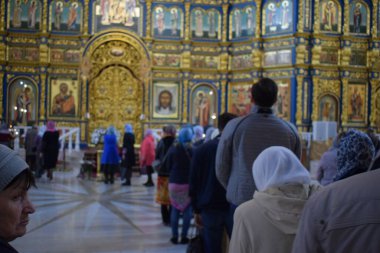 Hristiyan Kilisesi, akşam ayini, Astana 'daki Varsayım Katedrali, 2018 Eylül.