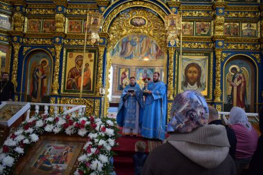 Hristiyan Kilisesi, akşam ayini, Astana 'daki Varsayım Katedrali, 2018 Eylül.