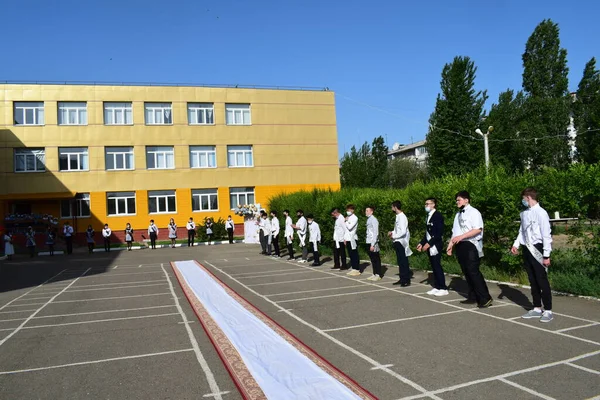 Σχολική Γραμμή Αφιερωμένη Στους Αποφοίτους Της 9Ης Και Της 11Ης — Φωτογραφία Αρχείου