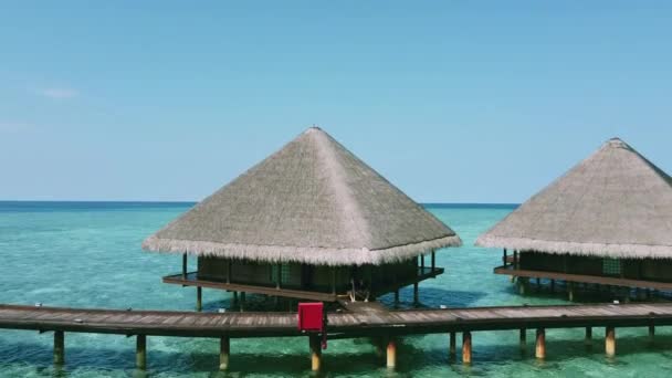 Vista Panorámica Una Playa Tropical Vista Superior Playa Azul Atardecer — Vídeo de stock