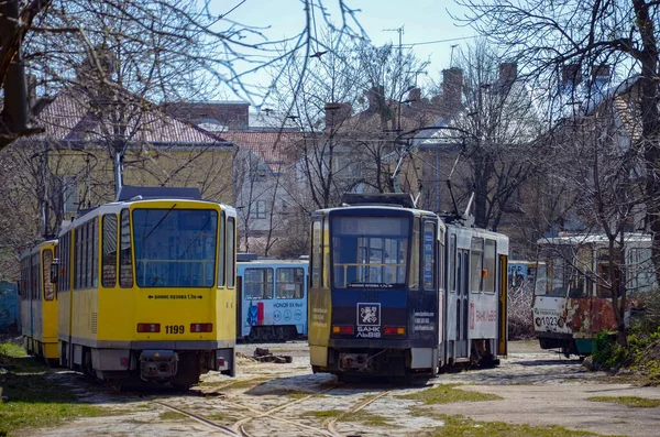 Lviv Ukraine 2019年4月3日 Tram Tatra Kt4Dm 1199 柏林第6119号 和Tatra Kt4D第1169号 — 图库照片
