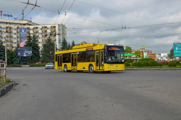 Chernivtsi Ucrania Junio 2019 Trolebús Dnipro T203 Maz 386 Caballo — Foto de Stock