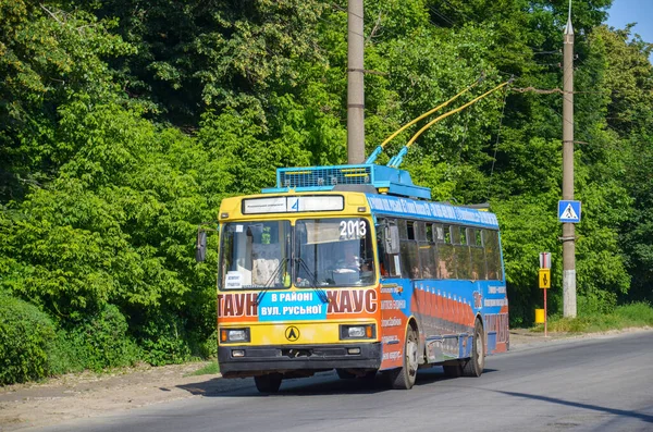 Chernivtsi Ukraine Junho 2019 Trolleybus Laz 52522 2013 Cavalgando Com — Fotografia de Stock