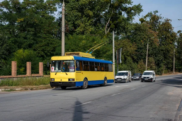 Chernivtsi Ukrajina Září2020 Trolejbus Laz 52522 2011 Vyjížďka Pasažéry Ulicích — Stock fotografie