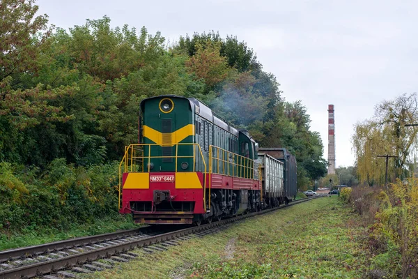 Chernivtsi Ukrajina Září2020 Chme3T 6447 Lokomotiva Nákladními Vozy Městě Chernivtsi — Stock fotografie