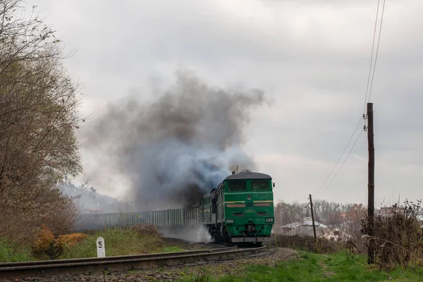 Chernivtsi Ukraine Novembre 2020 Locomotive 2Te10M 2821 Avec Wagons Dans — Photo