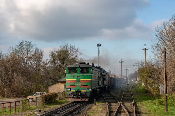 Chernivtsi Ukraine November 2020 Lokomotive 2Te10M 2604 Mit Güterwagen Der — Stockfoto