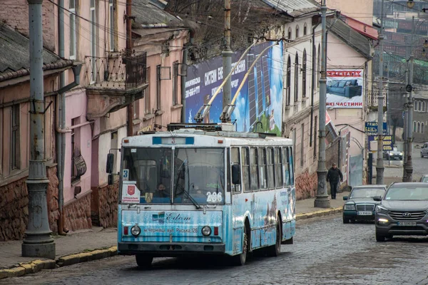 Chernivtsi Ukrajina Prosince2020 Trolejbus Škoda 14Tr 286 Koni Pasažéry Ulicích — Stock fotografie