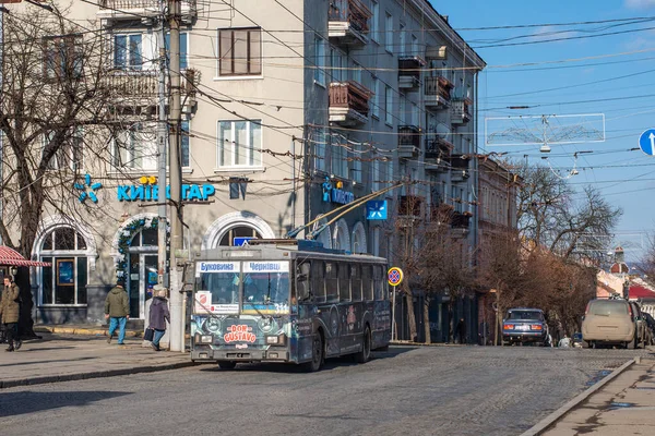 Chernivtsi Ukraine Janeiro 2021 Trolleybus Skoda 14Tr 311 Cavalgando Com — Fotografia de Stock