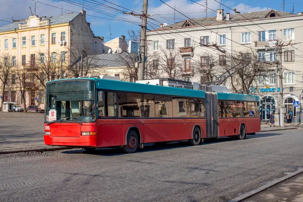 Chernivtsi Ukraine 2021 Trolleybus Hess 스위스 트롤리 396 체르니 거리에서 — 스톡 사진