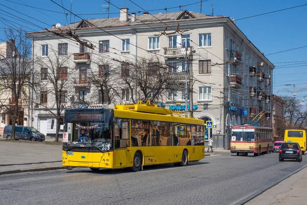 Chernivtsi Ukrajina Aprile09 2021 Trolejbusy Dnipro T203 Maz 385 Škoda — Stock fotografie