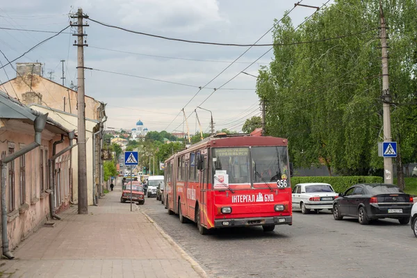 Chernivtsi Ukrajina Května2021 Trolejbus Škoda 15Tr 356 Bratislava 6605 Cestujícími — Stock fotografie