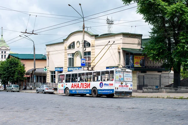 Chernivtsi Ukraine Ιούλιος 2021 Trolleybus Skoda 14Tr 282 Ιππασία Τους — Φωτογραφία Αρχείου