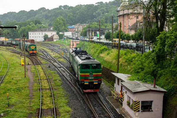 Chernivtsi Ukraine Jule 2021 Lokomotiv 2Te10M 2401 Och Chme3 7369 — Stockfoto