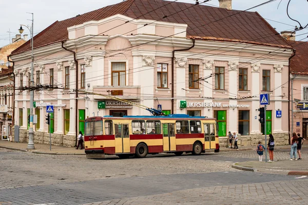 Чернивци Украина Июля 2021 Года Троллейбус Skoda 14Tr 274 Езда — стоковое фото