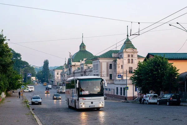 Chernivtsi Ukrajna 2021 Július Autóbusz Mercedes Benz O350 Lovaglás Utasok — Stock Fotó