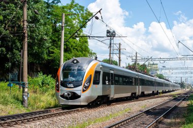 LVIV, UKRAINE - 7 Temmuz 2021. Lviv 'de HRCS2-009 (Hyundai) Treni.
