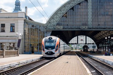 LVIV, UKRAINE - 7 Temmuz 2021. Lviv 'de HRCS2-009 (Hyundai) Treni.