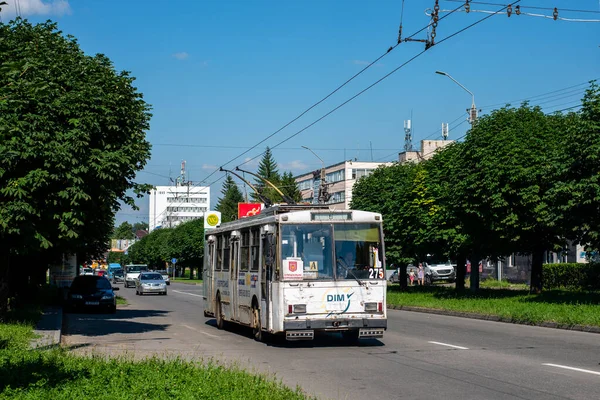 Chernivtsi Ucrânia Julho 2021 Trolleybus Skoda 14Tr 275 Equitação Com — Fotografia de Stock