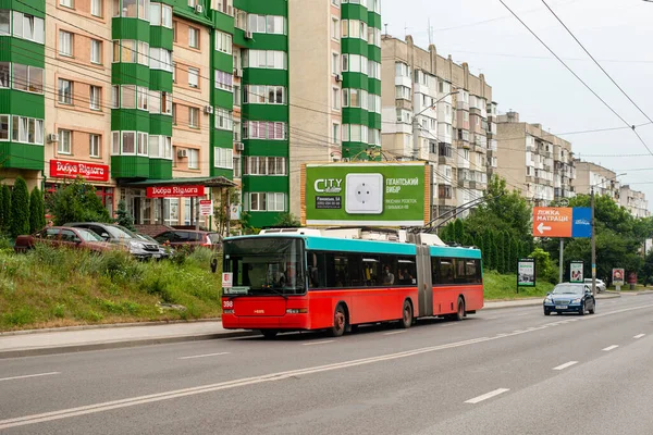 Chernivtsi Ukraine Jule 2021 거리에서 승객을 태우고 리버스 스위스 398 — 스톡 사진