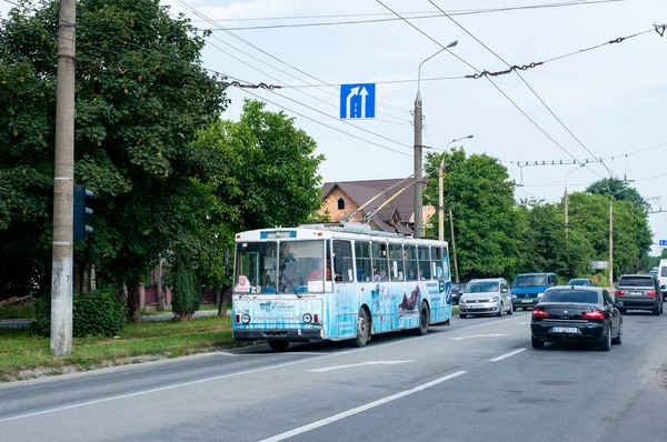 Чернивци Украина Июля 2021 Года Троллейбус Skoda 14Tr 286 Езда — стоковое фото