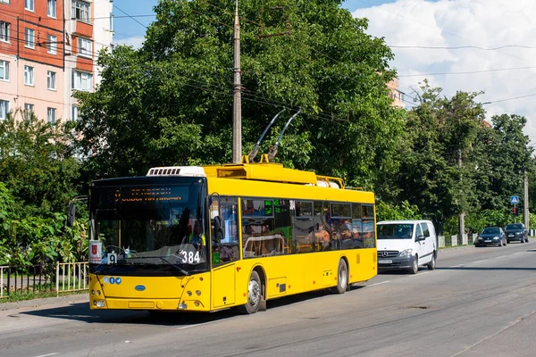 Cherniwtsi Ukraina Sierpnia 2021 Trolleybus Dnipro T203 Maz 384 Jazda — Zdjęcie stockowe