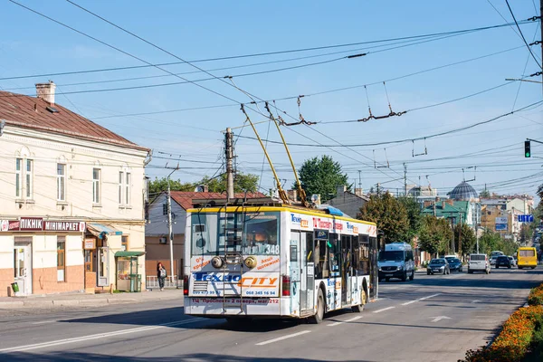 Chernivtsi Ukraine Września 2021 Trolleybus Laz E183 348 Jazda Pasażerami — Zdjęcie stockowe